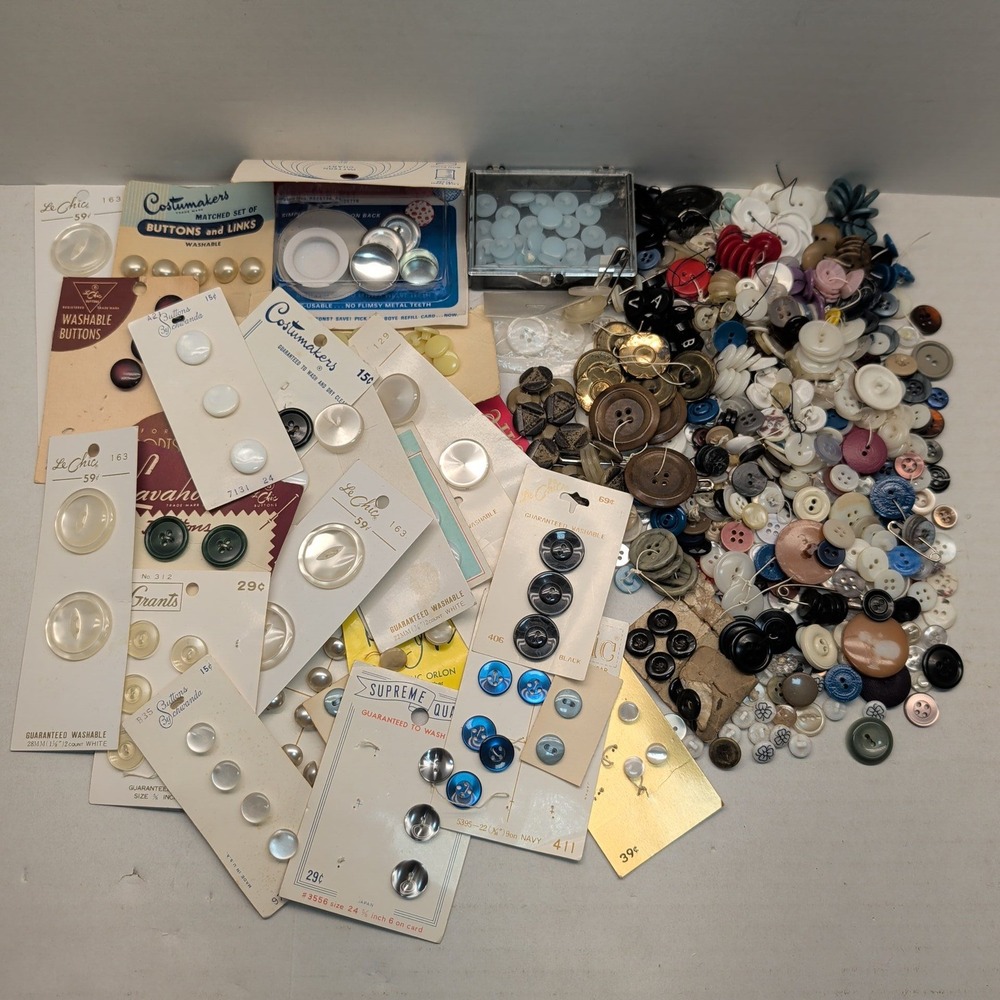 Vintage Mixed Sewing Button Lot Le Chic Costumakers Bulk Crafting Estate 1lb